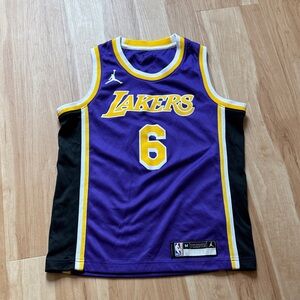 Lakers LeBron James jersey
